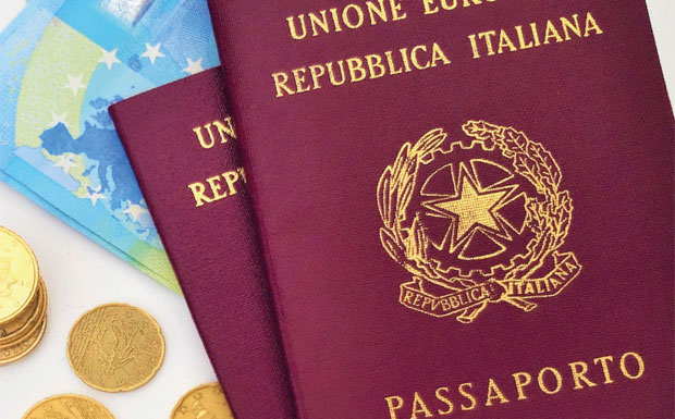Italian passports image