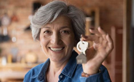 Downsizing woman gets keys