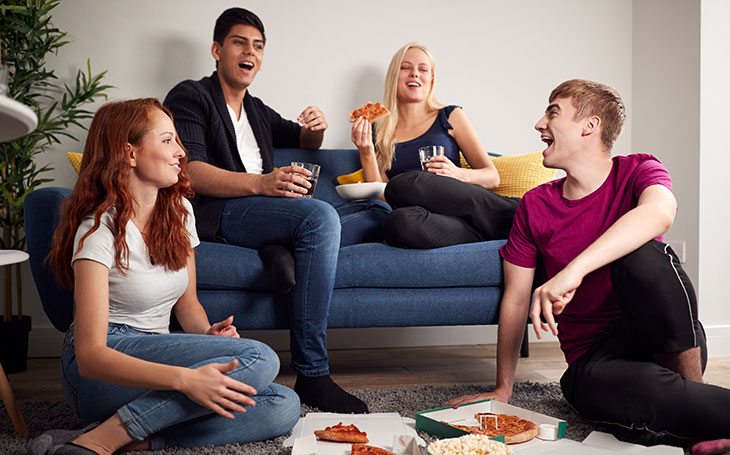 Students eating pizza