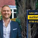 propertymark-stuart-collar-brown-auction-sign-houses