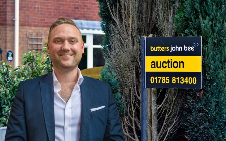 propertymark-stuart-collar-brown-auction-sign-houses