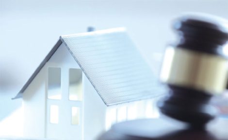 Selling property through auction image